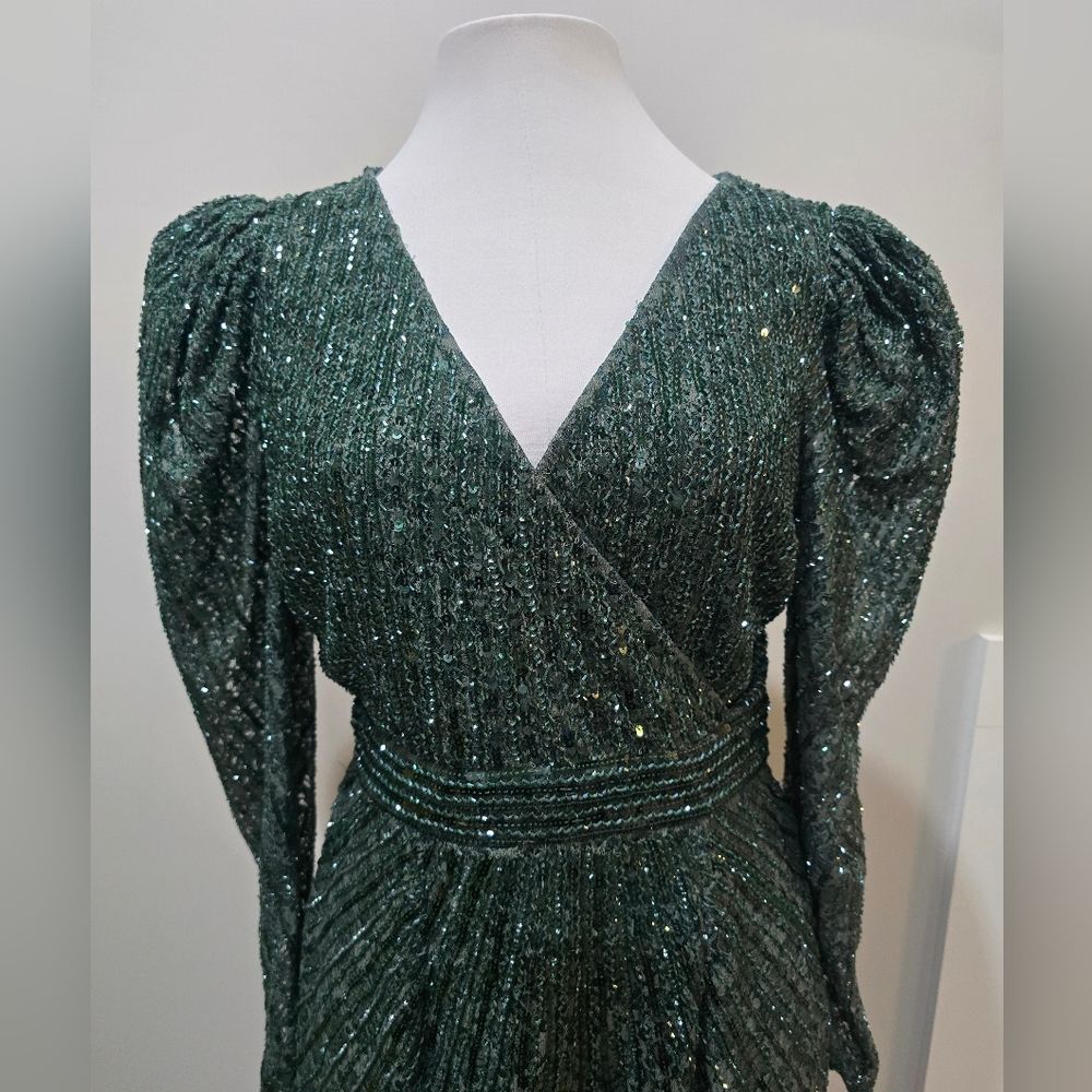 Mac Duggal Emerald Green Sequin V‑Neck Midi Dress - Picture 6 of 7